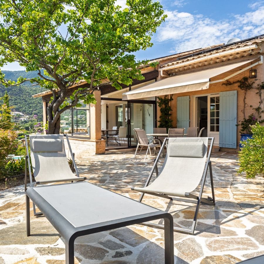 Terrasse Villa Casadeî grande villa 5 chambres location vacances Var 83820 proche plage